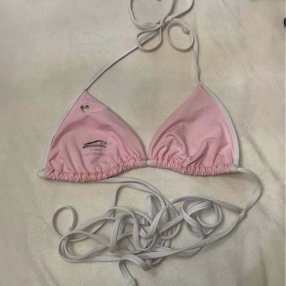 New! Frankies Bikinis Alessa Bikini Top pink with heart cutout 1646